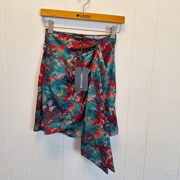 PrettyLittleThing Mini Skirt Floral Size 2 ‎ NWT - Picture 1 of 7